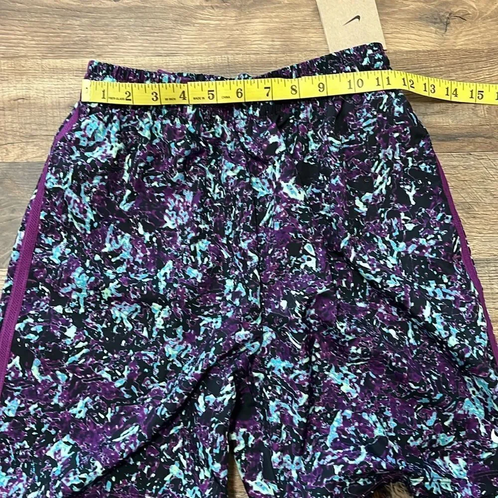 Nike training boys shorts size large